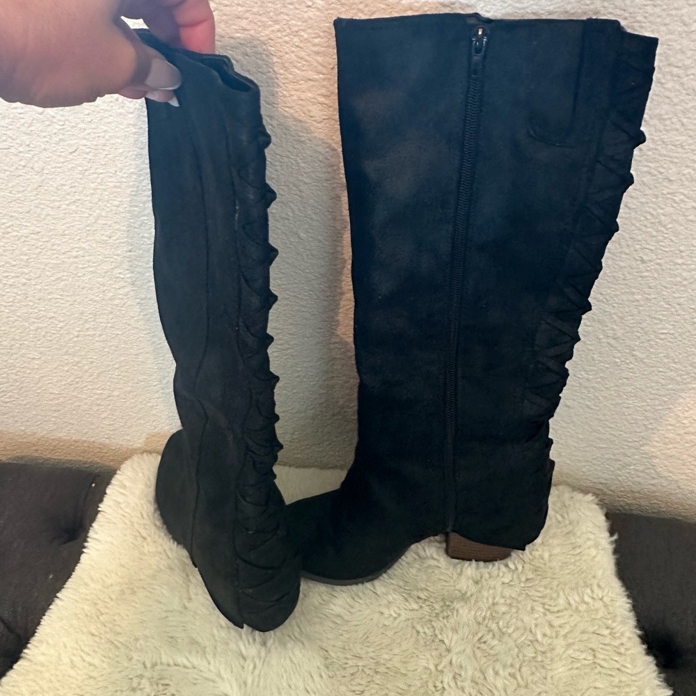 Womens Fergalicious lace up back, boots size 7.5